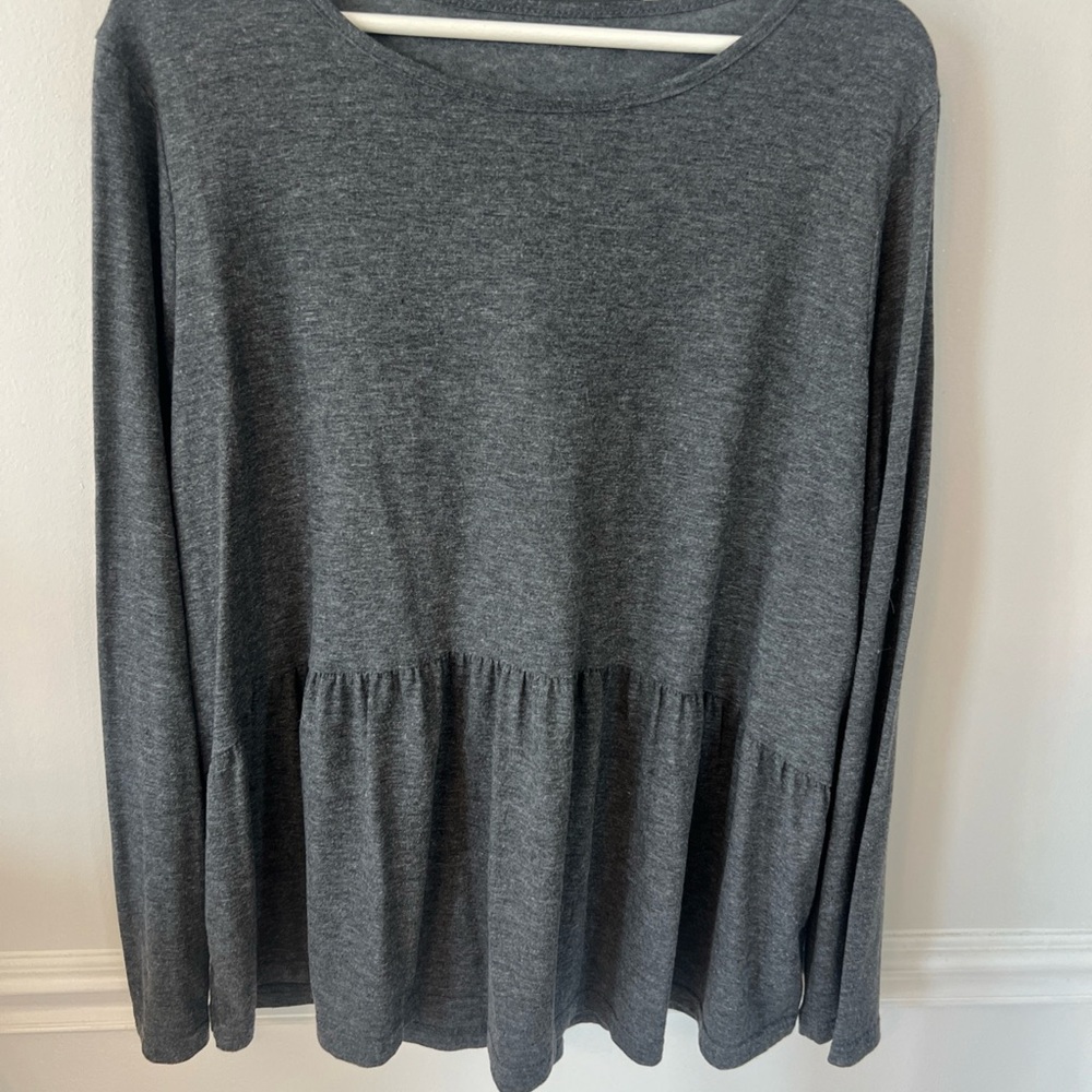 Women's Gray Long Sleeve Top